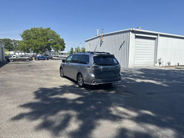 Used 2017 Silver Toyota SE Premium image 7