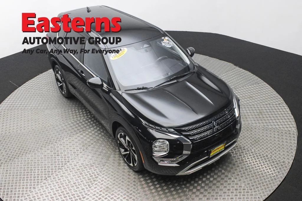 Used 2023 Black Mitsubishi SE image 3