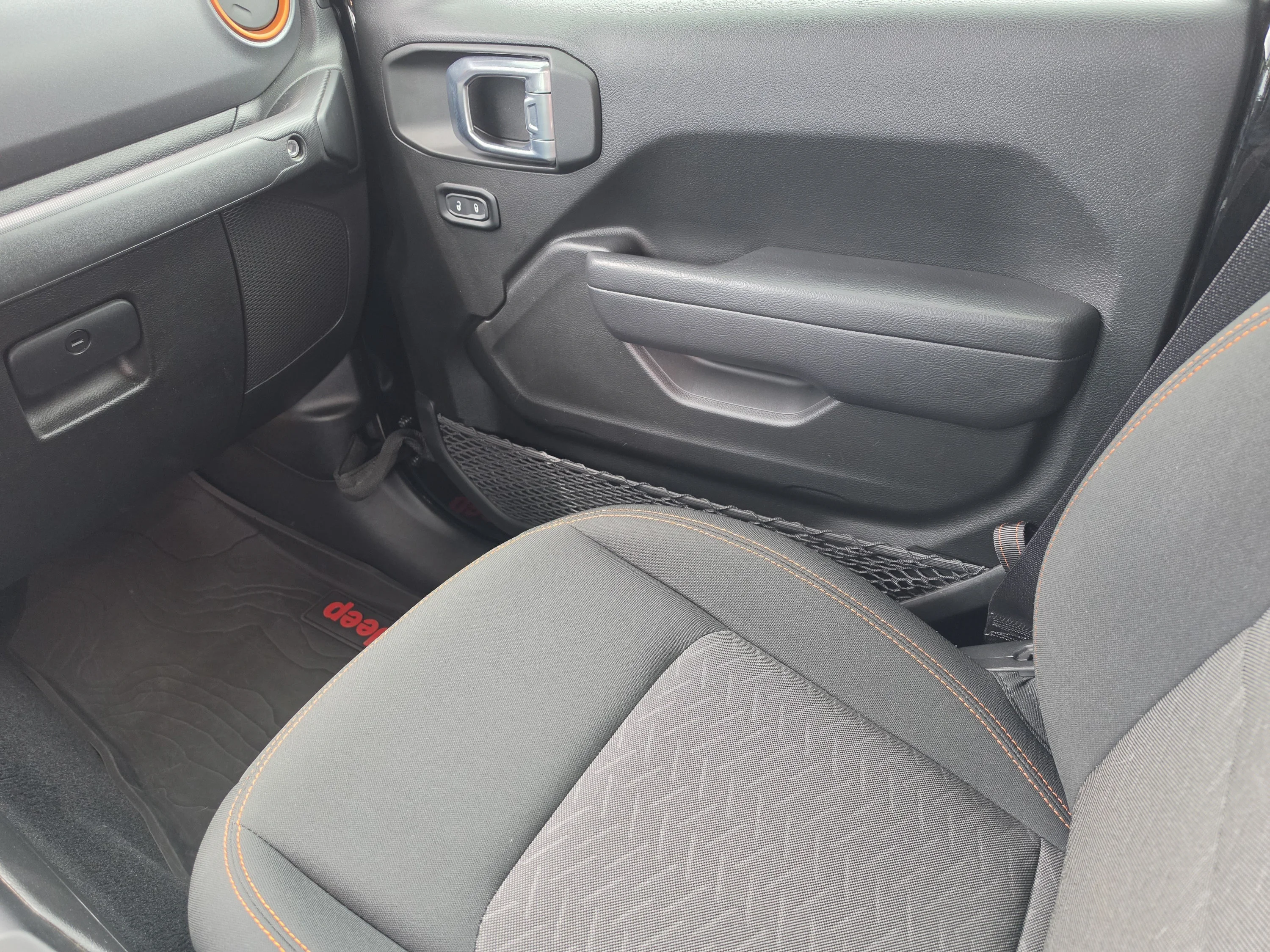 Used 2023 Black Clearcoat Jeep Mojave image 22
