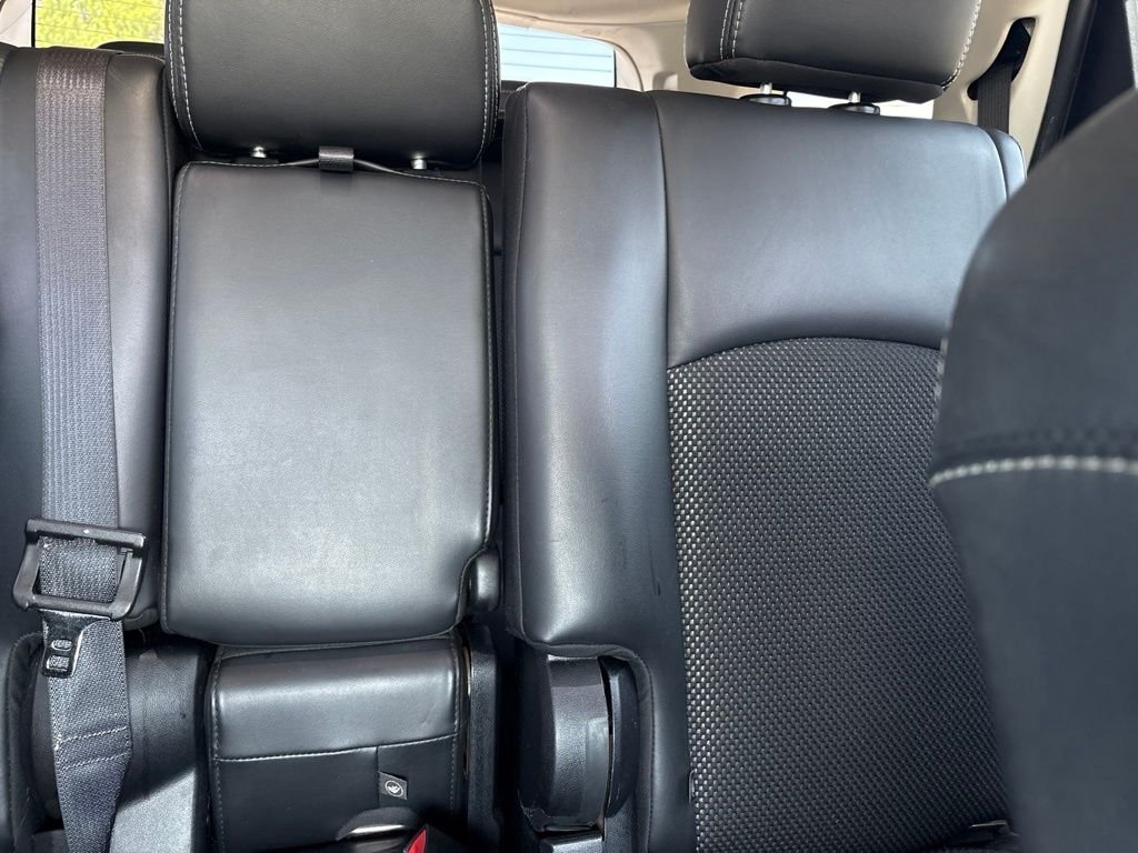 Used 2015 White Dodge Crossroad image 13