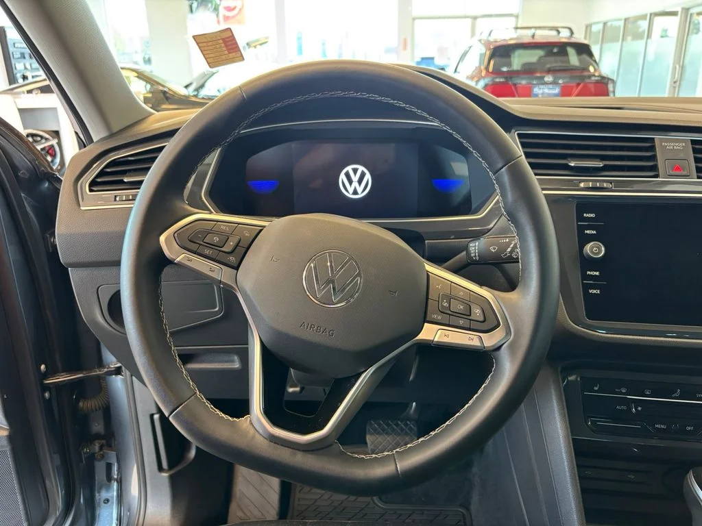 Used 2023  Volkswagen 2.0T SE image 18