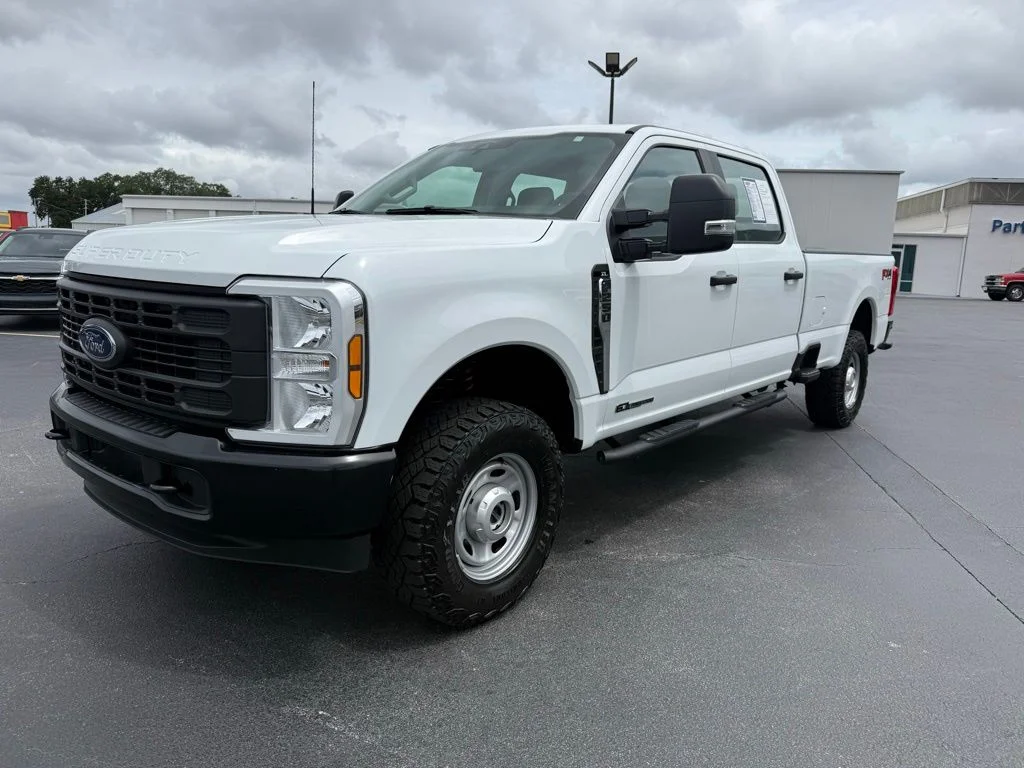 Used 2025 White Ford XL image 4