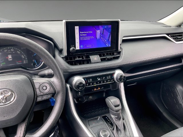 Used 2025 White Toyota LE image 17