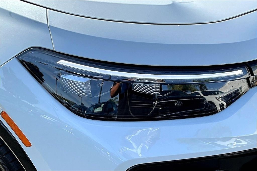 New 2026 White Volkswagen 2.0T SE R-Line Black image 30