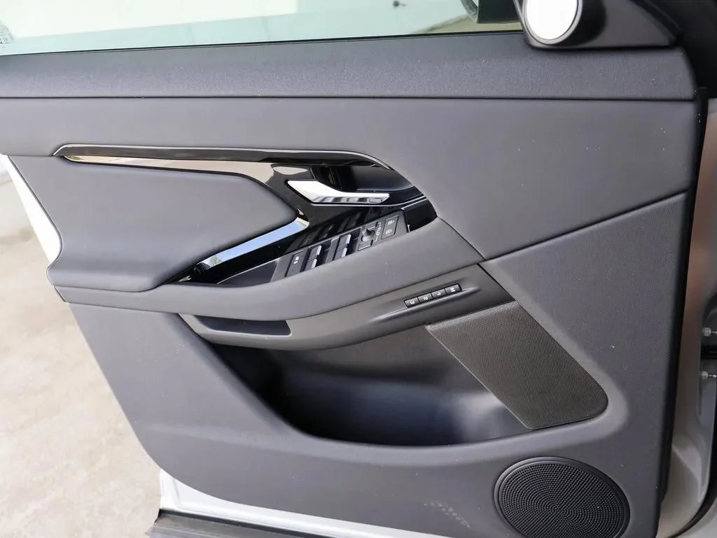 2026 Land Rover Range Rover Evoque Dynamic SE - Photo 26