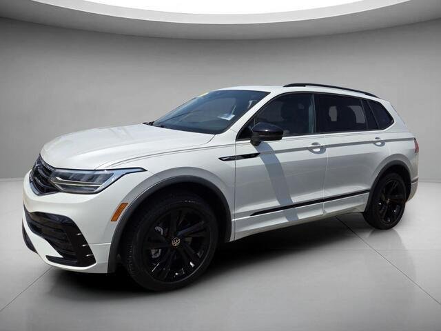 2023 Volkswagen Tiguan SE R-Line Black
