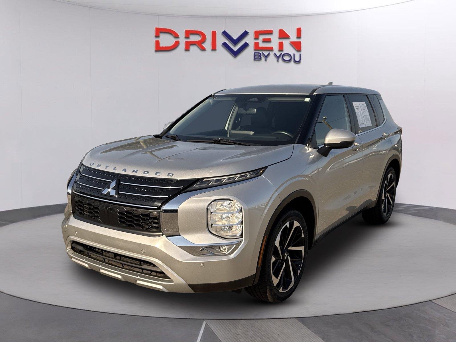 Used 2024 Alloy Silver Metallic Mitsubishi SE image 8