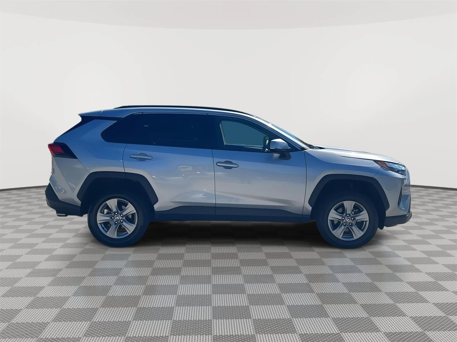 Used 2025 Silver Sky Metallic Toyota XLE image 4