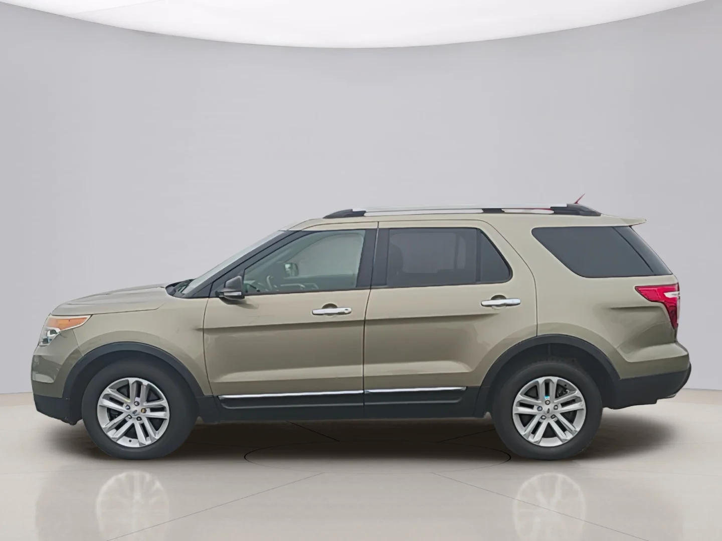 Used 2013 Gold Ford XLT image 2