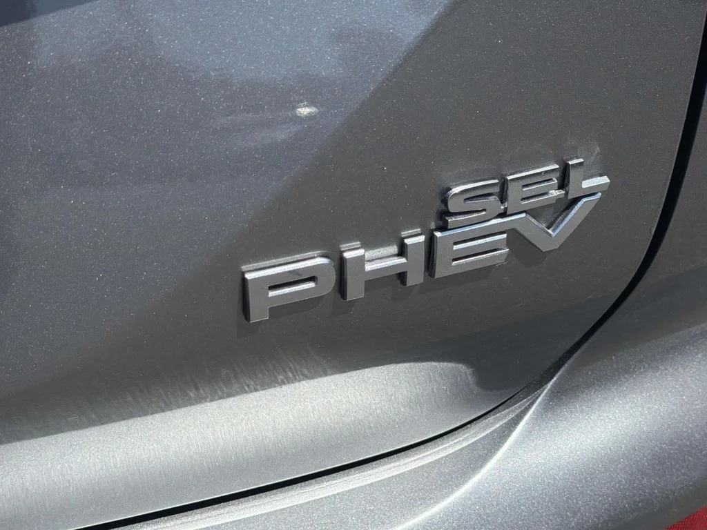Used 2023 Mercury Gray Metallic Mitsubishi SEL image 10