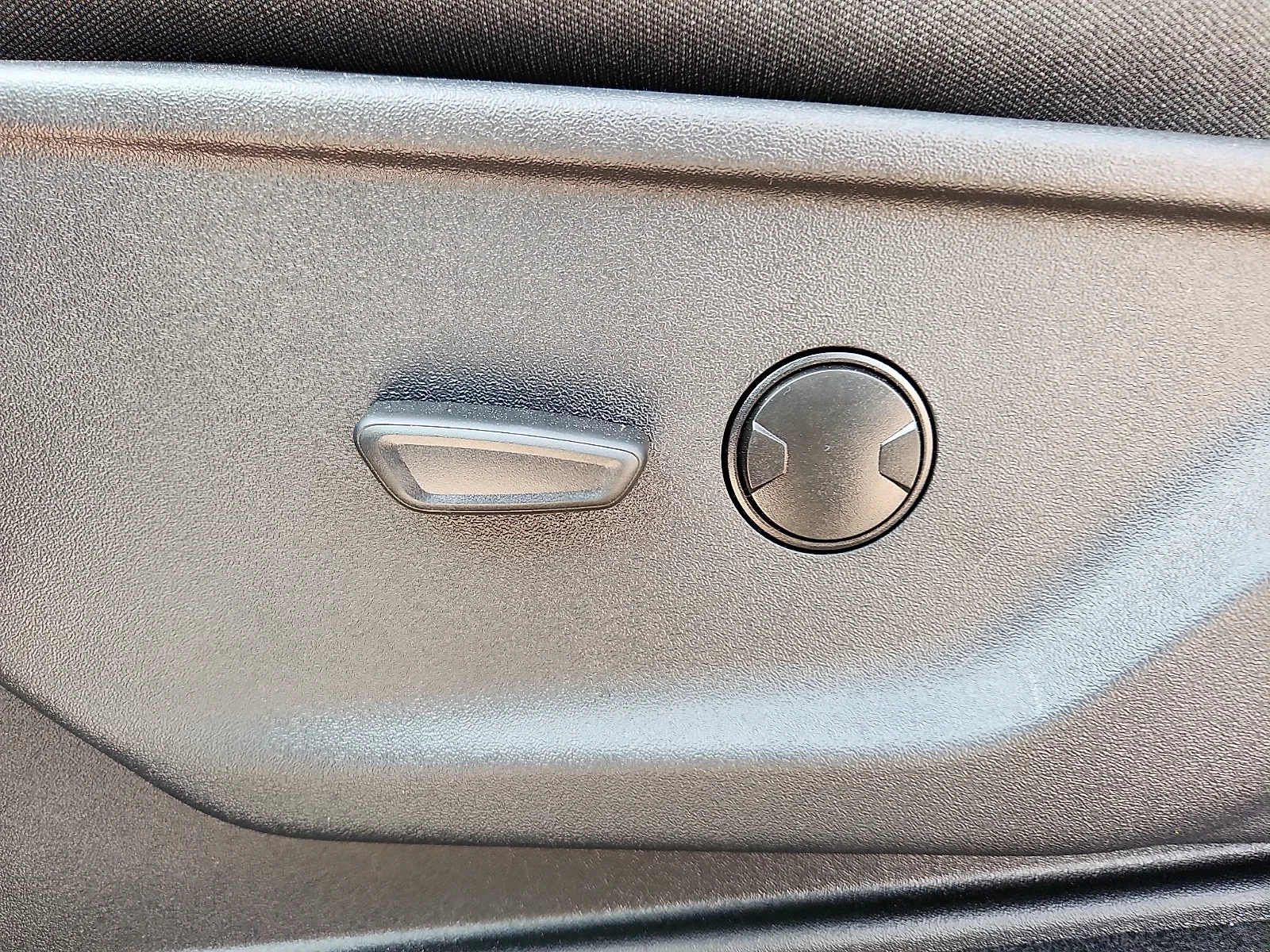 New 2027 Agate Black Metallic Ford XLT image 16