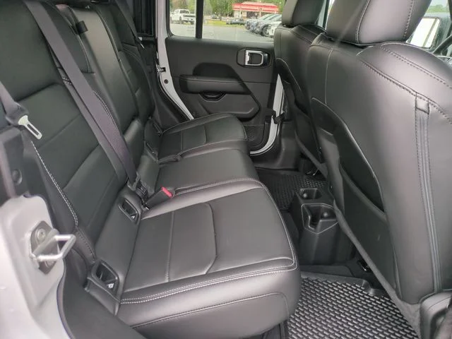 Used 2023 White Jeep Overland image 32