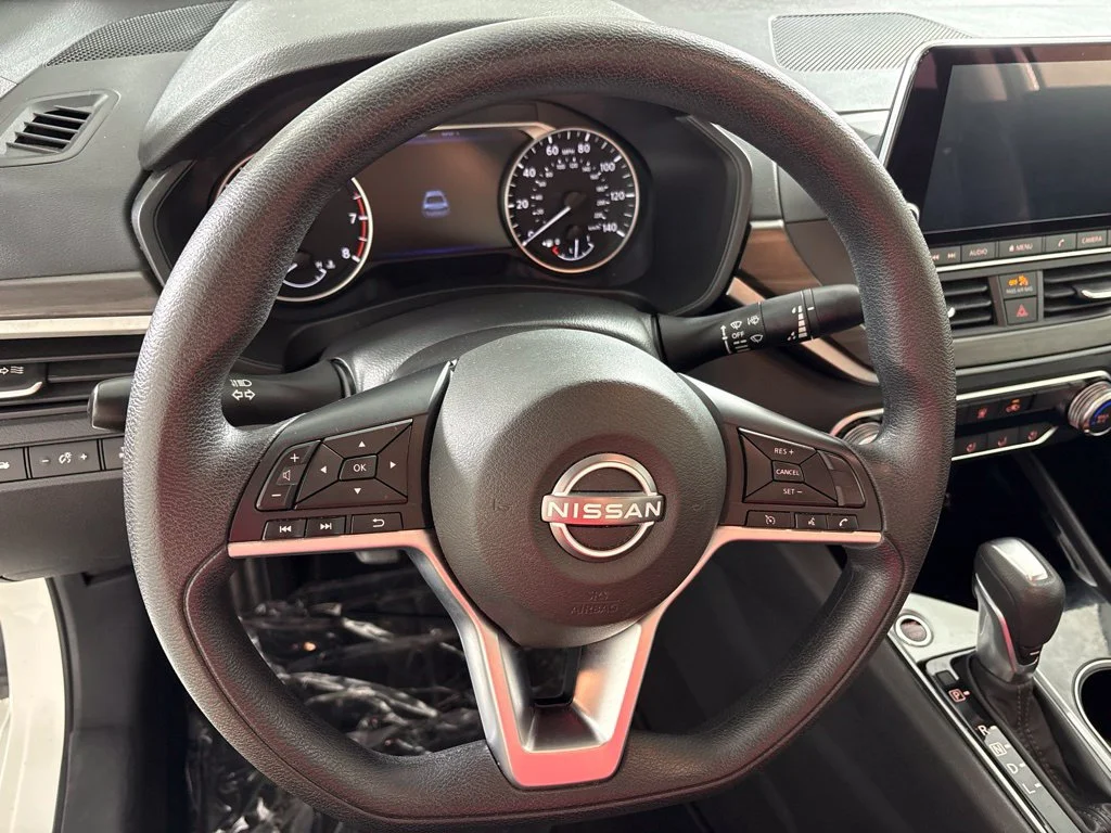 Used 2024 White Nissan 2.5 SV image 28