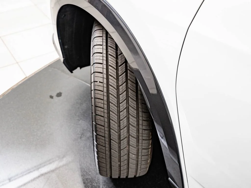 Used 2025 Platinum White Pearl Acura  image 47