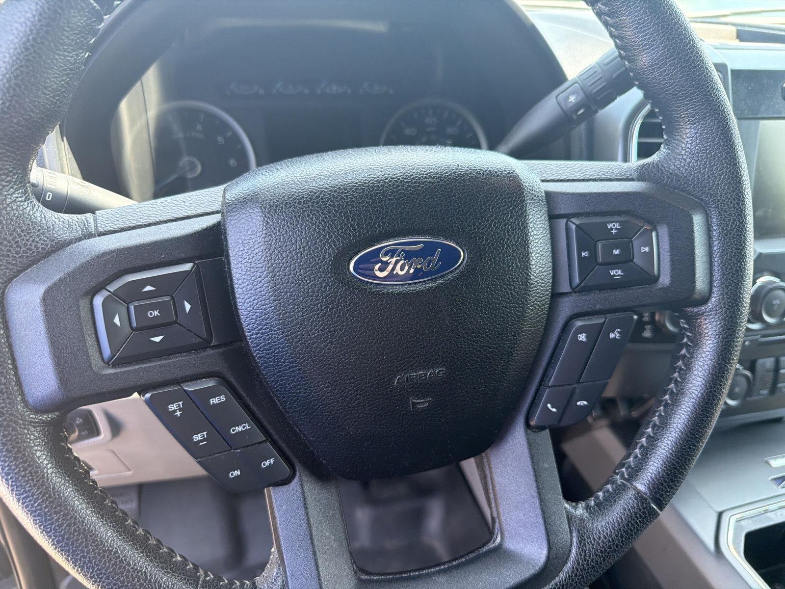 Used 2015 Magnetic Metallic Ford XLT image 19