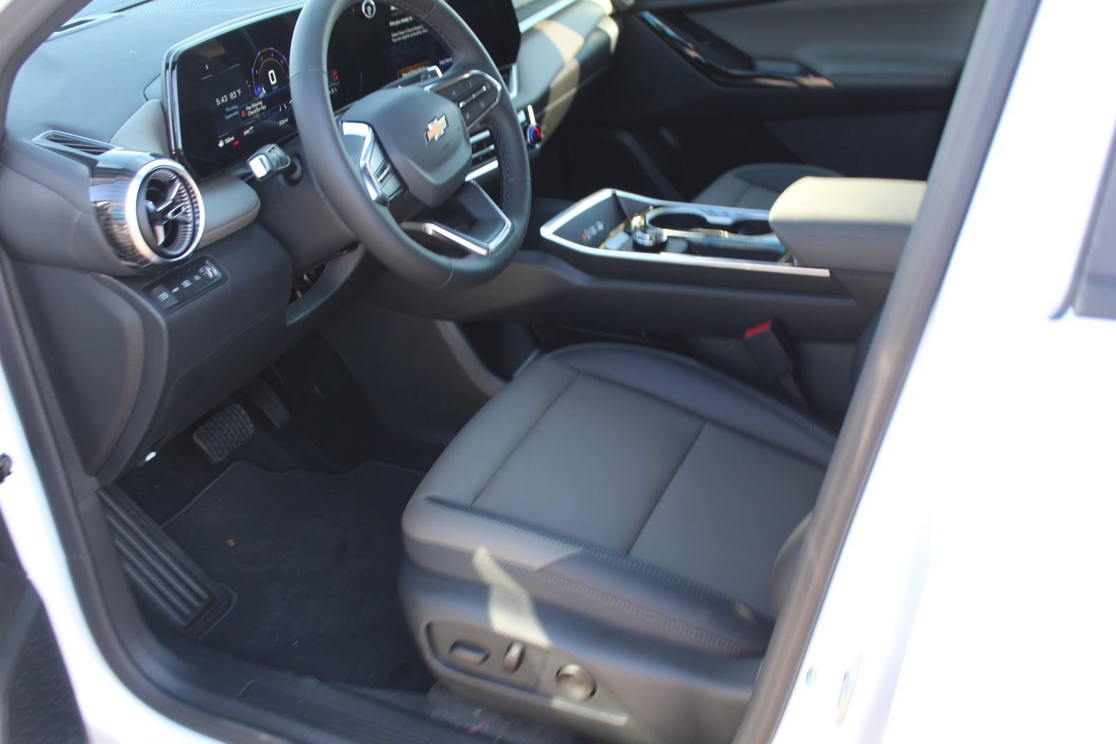 New 2027 Summit White Chevrolet LT image 11
