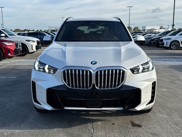 New 2026 Mineral White Metallic BMW sDrive40i image 2