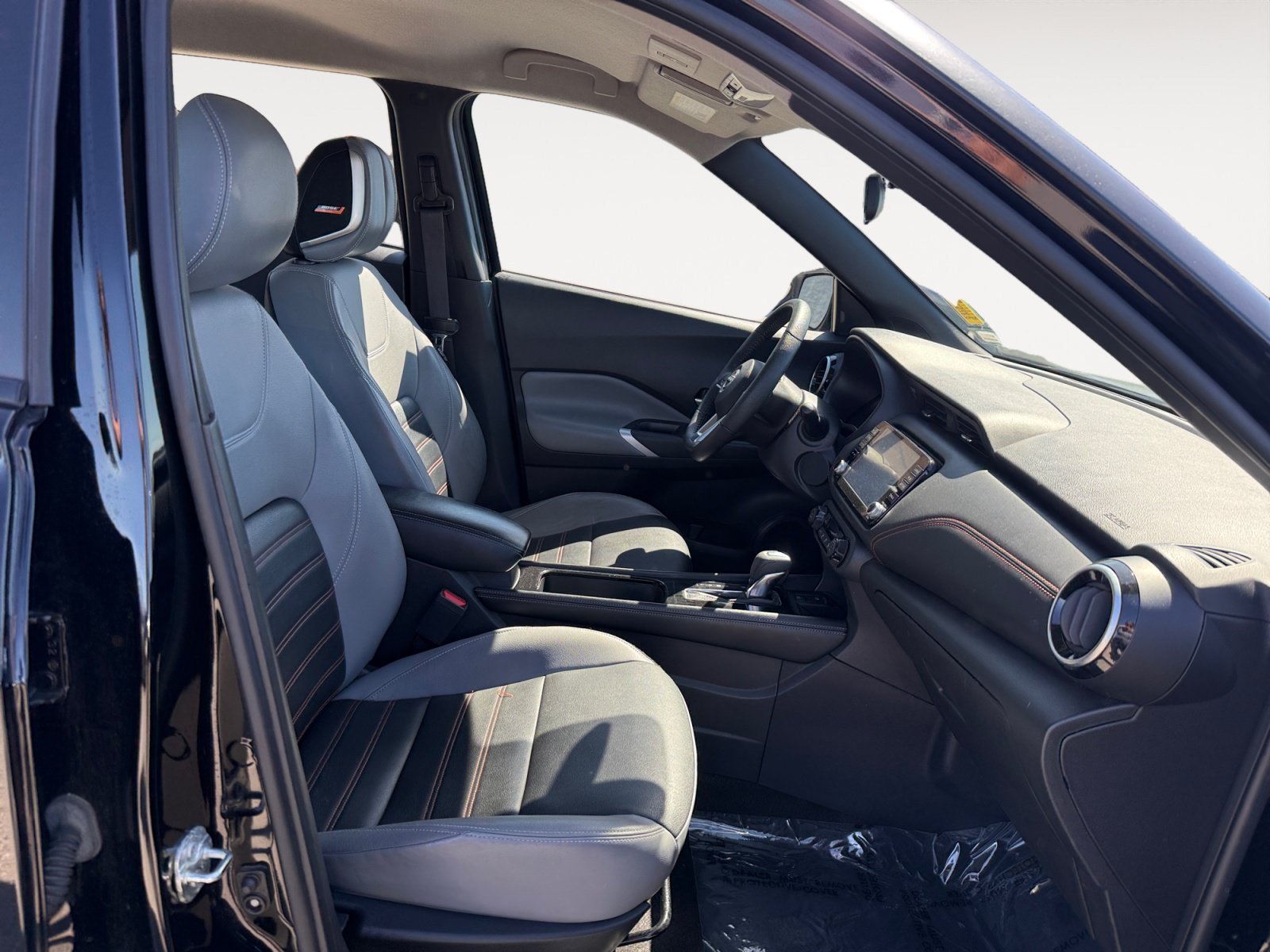 Used 2023 Super Black Nissan SR image 19