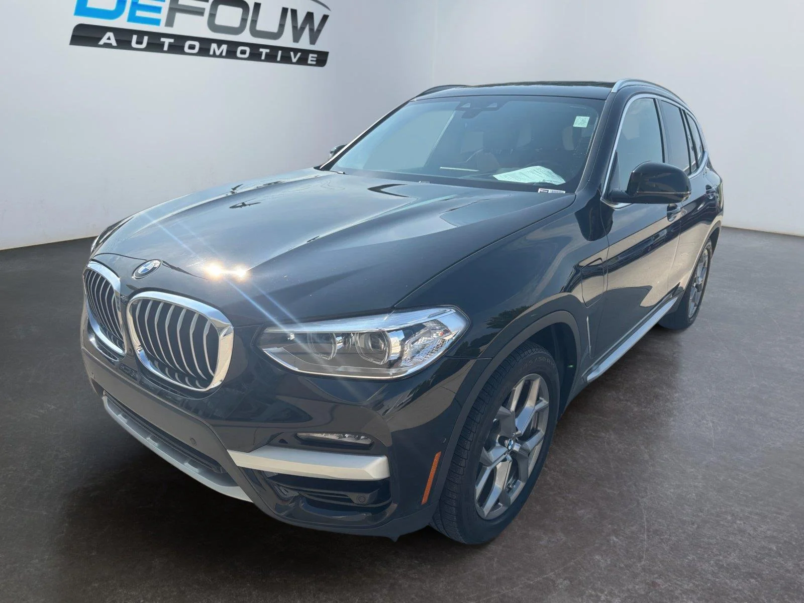 Used 2021 Jet Black BMW xDrive30e image 9