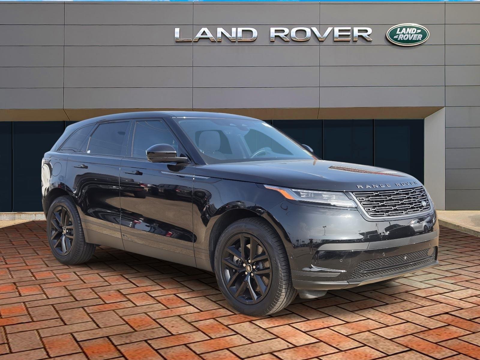 Used 2026 Santorini Black Metallic Land Rover S image 3