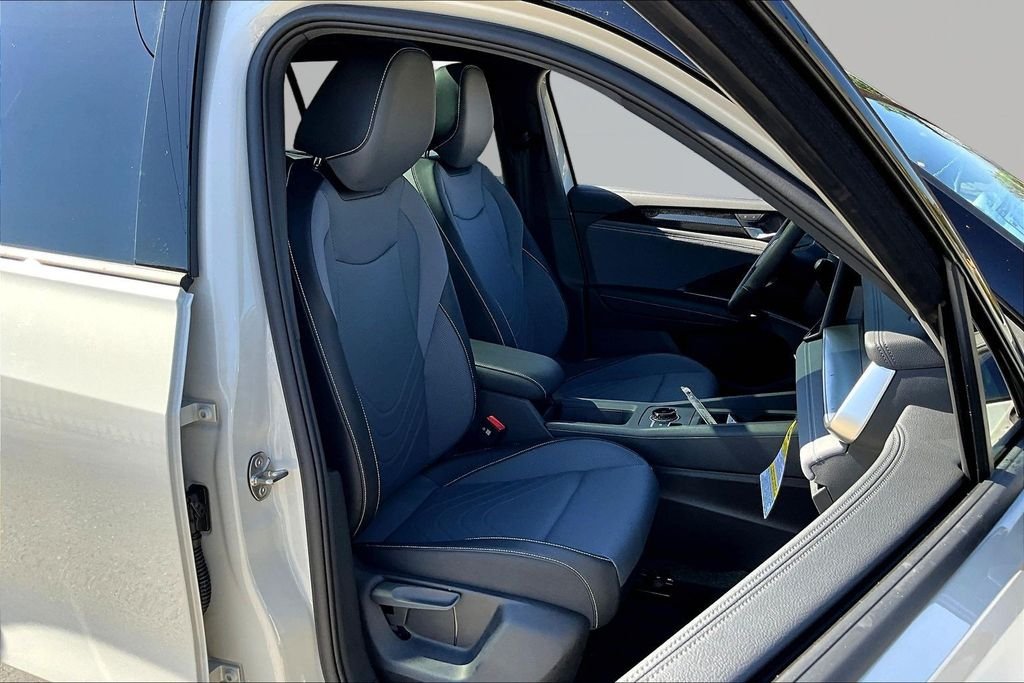 New 2026 Beige Volkswagen SE R-Line Black image 31