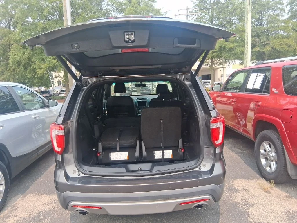 Used 2017 Gray Ford XLT image 17