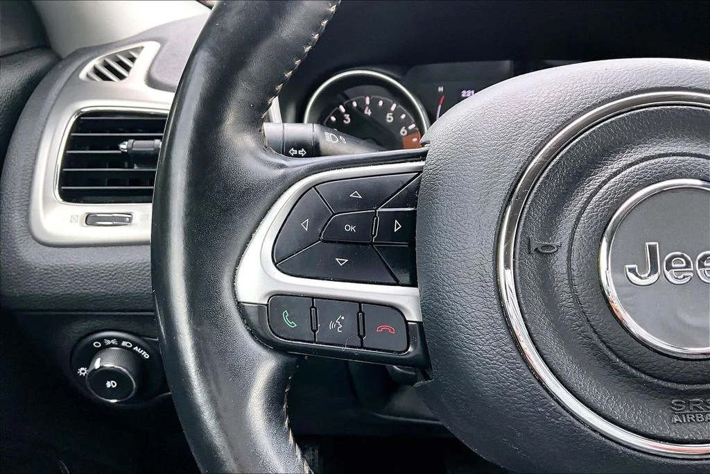 Certified Used 2019 Silver Jeep Latitude image 11