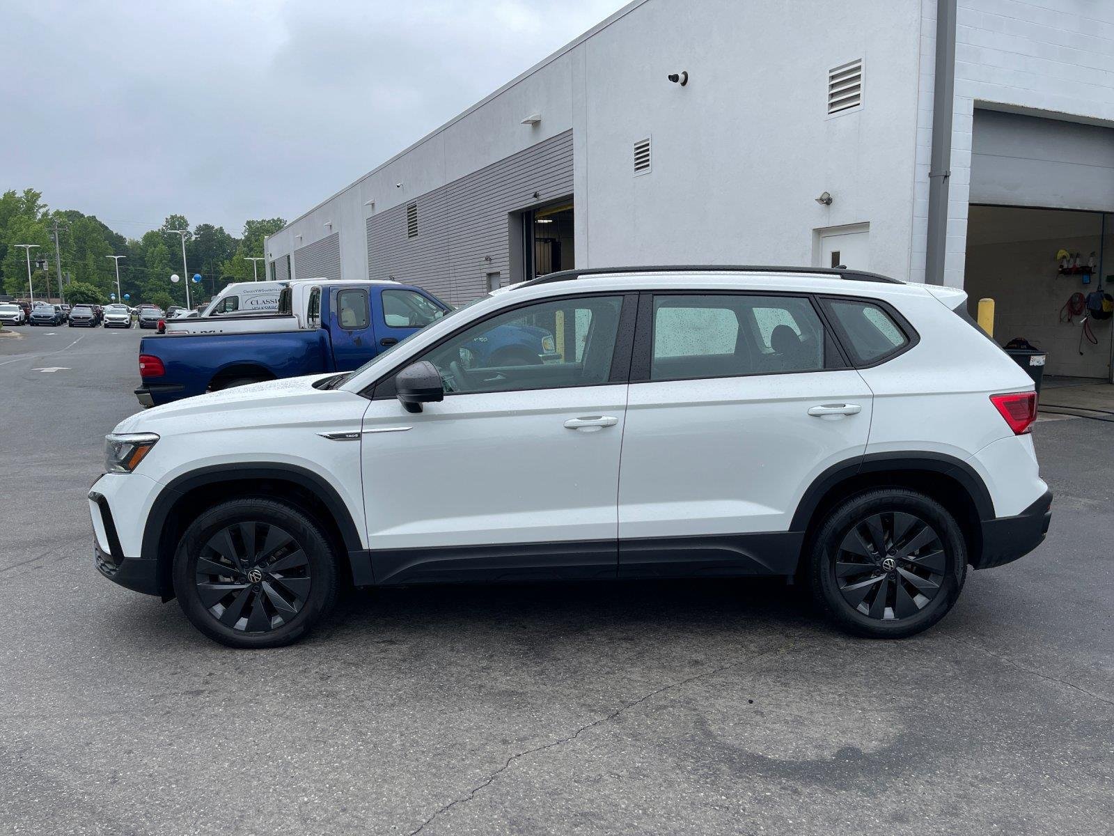 Used 2022 Pure White Volkswagen S image 2