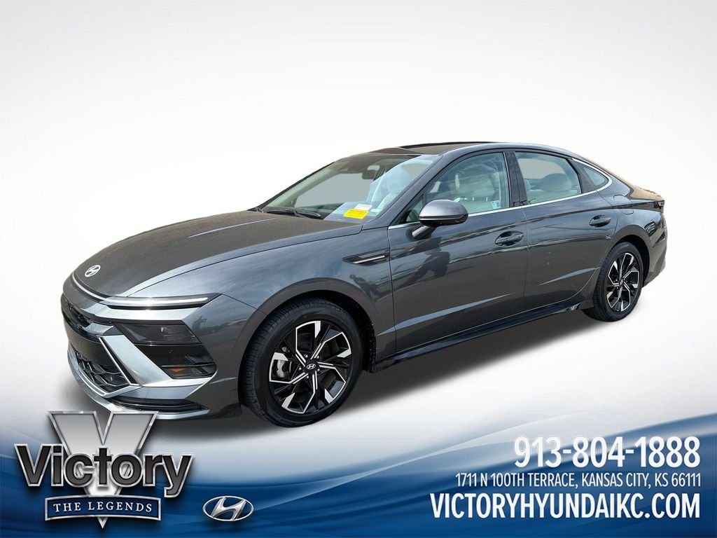 Used 2025 Gray Hyundai SEL image 1
