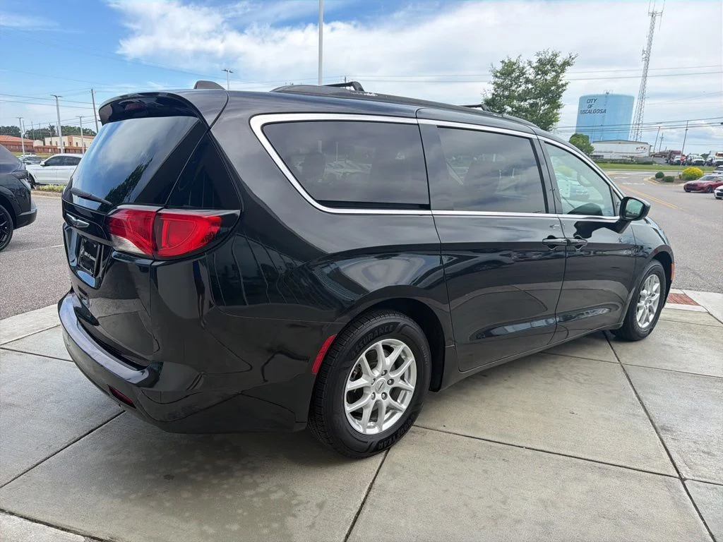 Used 2021 Black Chrysler LXI image 6