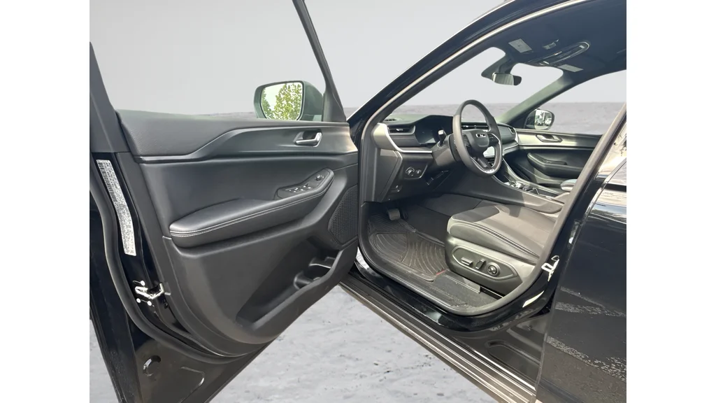 Used 2025 Black Jeep Laredo image 12
