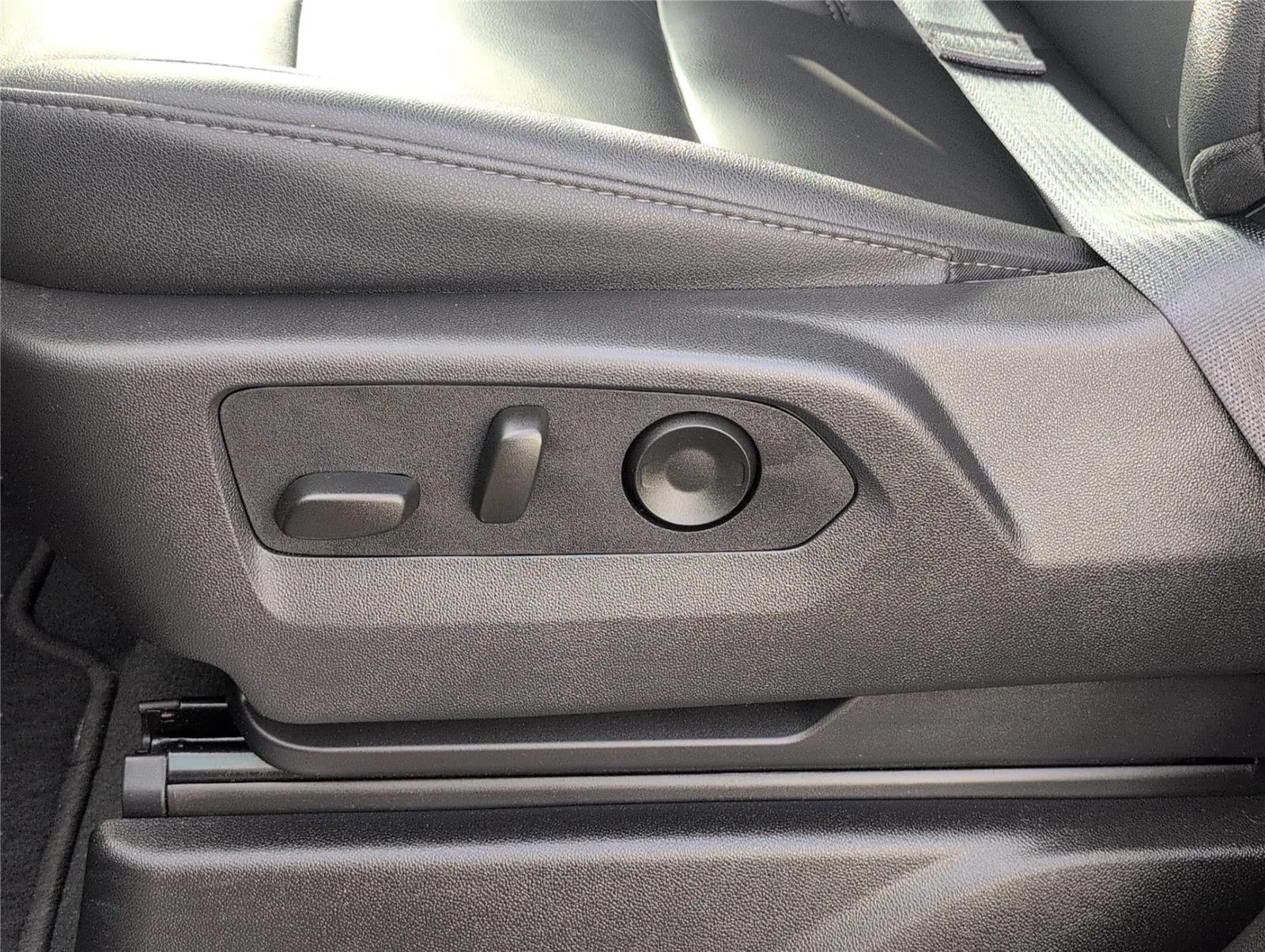 Used 2025 Black Chevrolet LT image 13