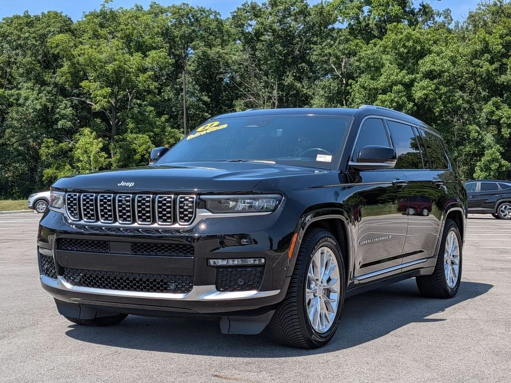Used 2021 Black Jeep Summit image 3