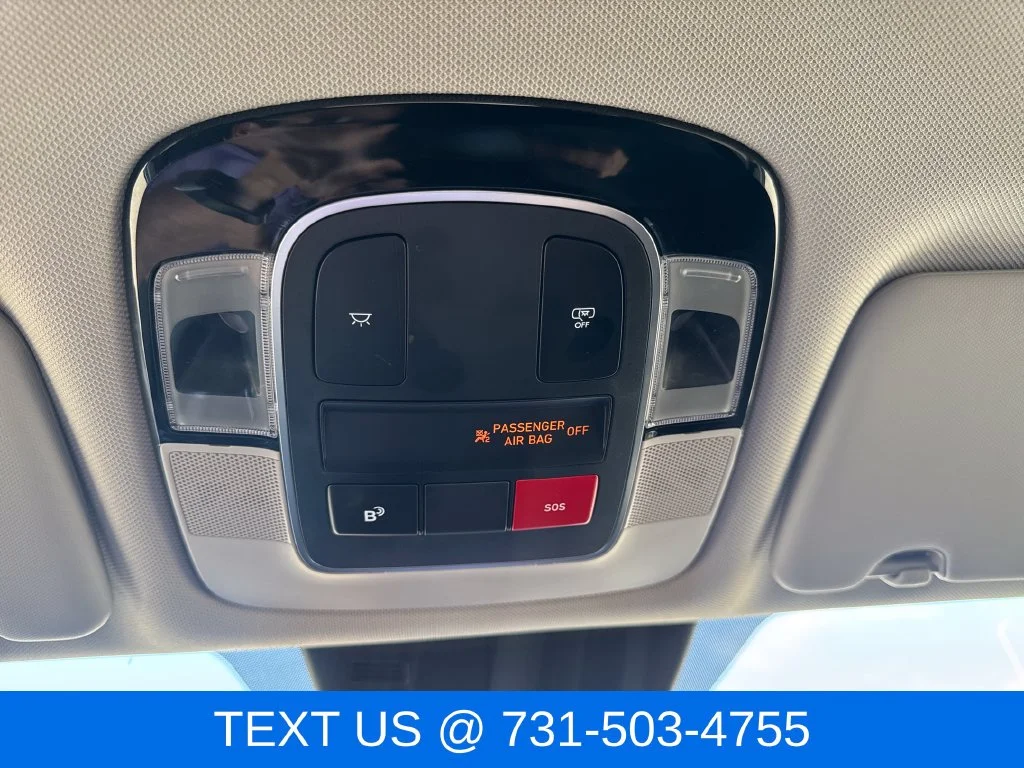 Used 2025 White Hyundai SEL image 22