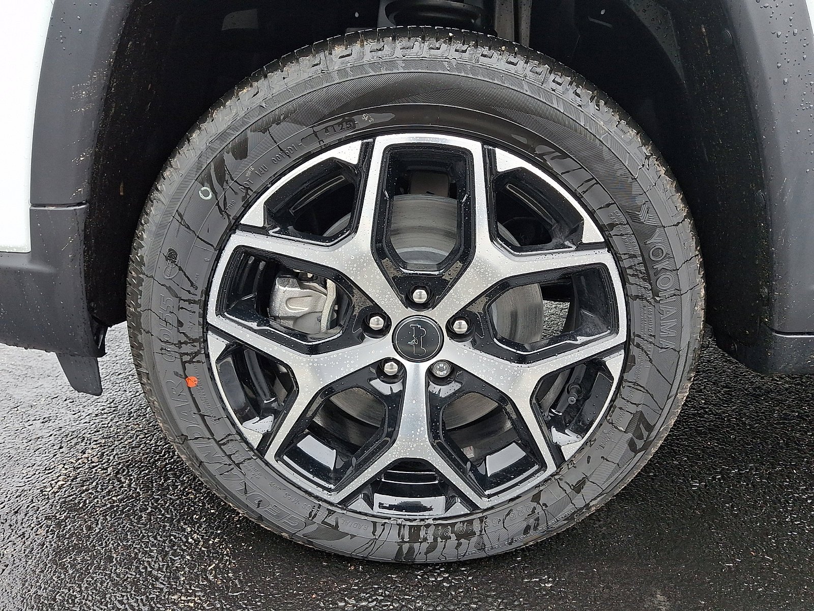 New 2026 Bright White Clear-Coat Exterior Paint Jeep Limited image 5