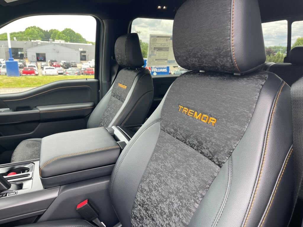 New 2026 Carbonized Gray Metallic Ford Tremor image 9
