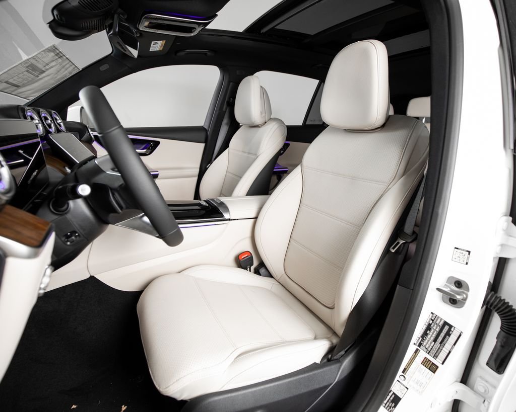 New 2026 Polar White Mercedes-Benz GLC 300 image 5