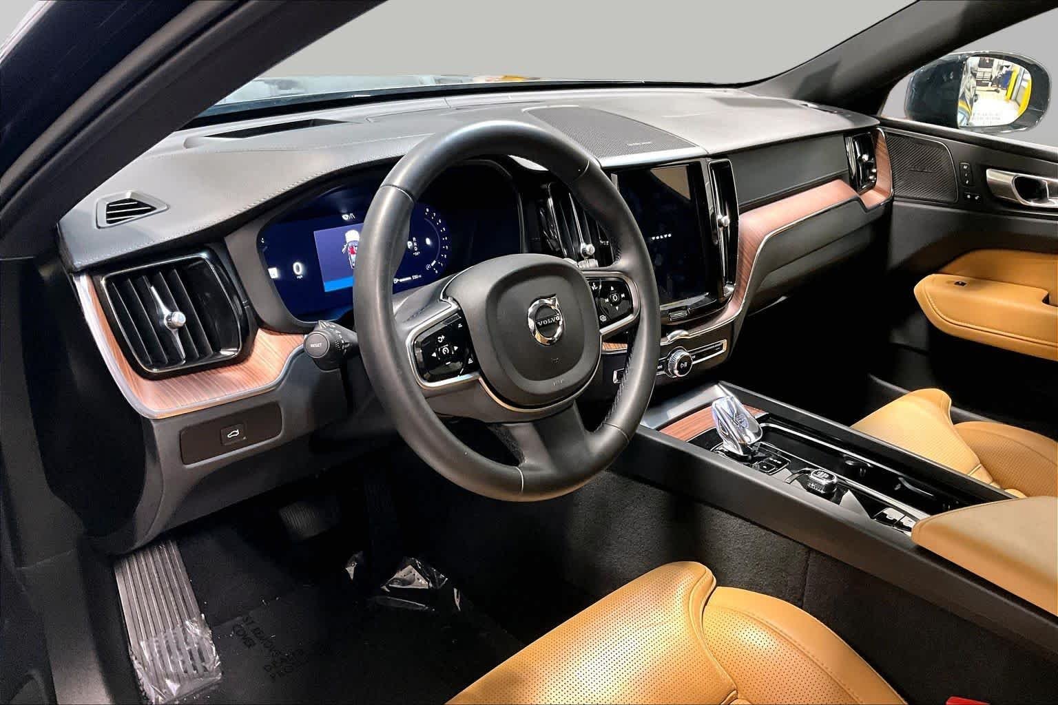 Used 2024 Onyx Black Metallic Volvo Ultimate Dark Theme image 17