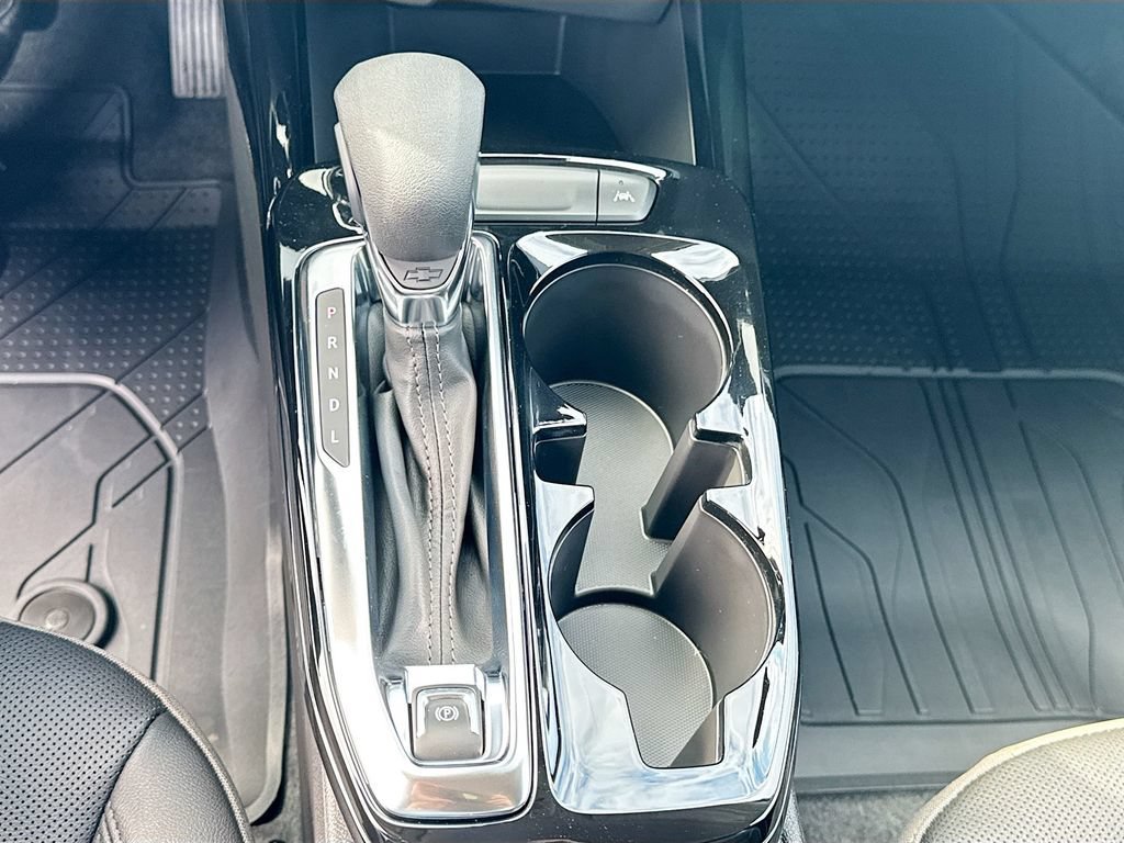 New 2026 Summit White Chevrolet ACTIV image 16
