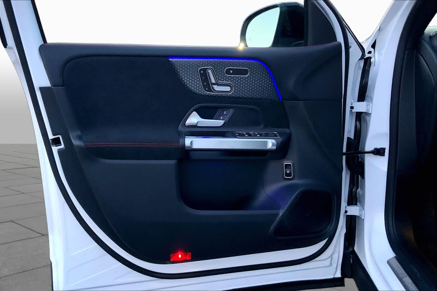 New 2026 Polar White Mercedes-Benz GLB 250 image 10