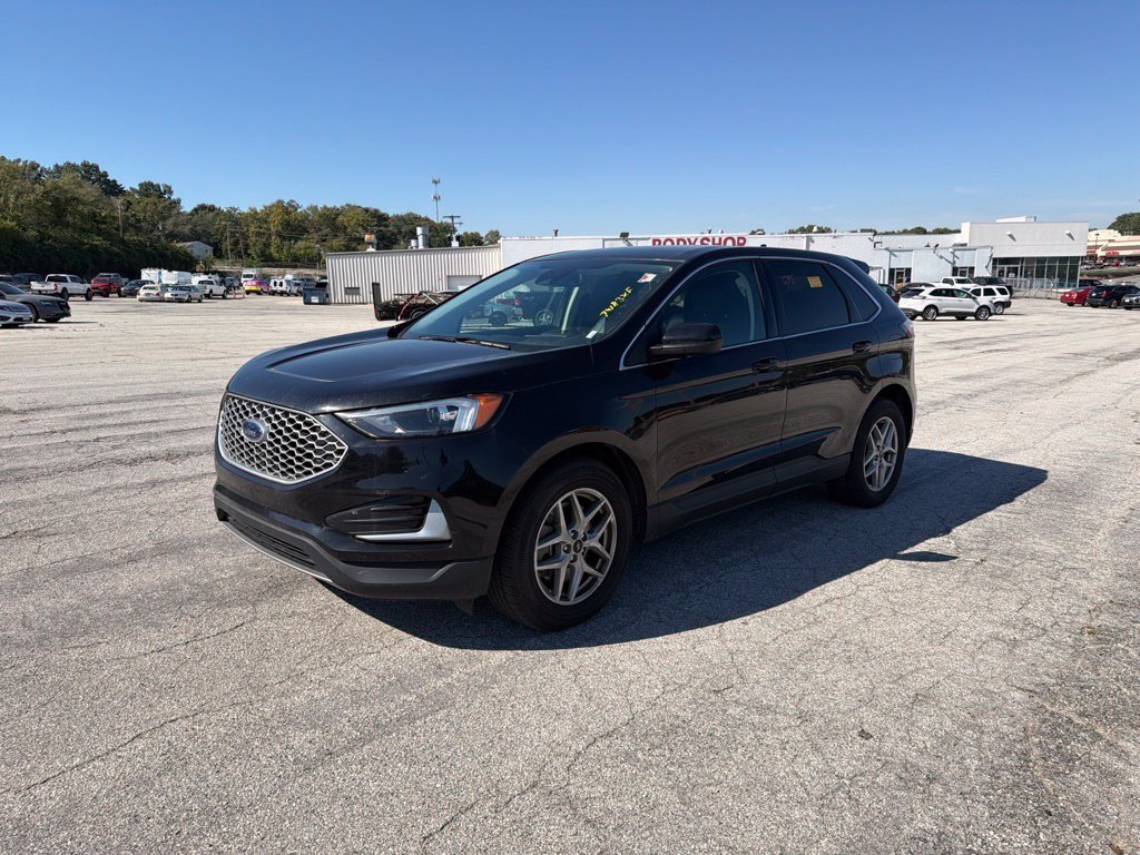 Used 2024 Black Metallic Ford SEL image 9
