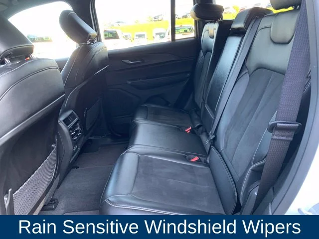 Used 2025 White Jeep Altitude image 22