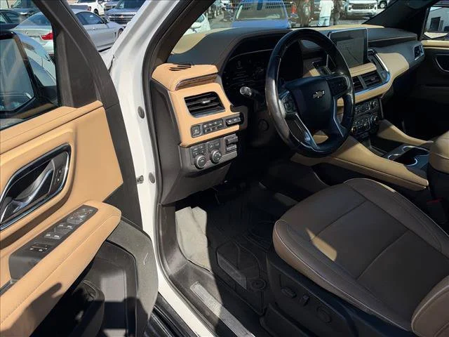 Used 2023 IRIDESCENT PEARL TRICOAT Chevrolet Premier image 16