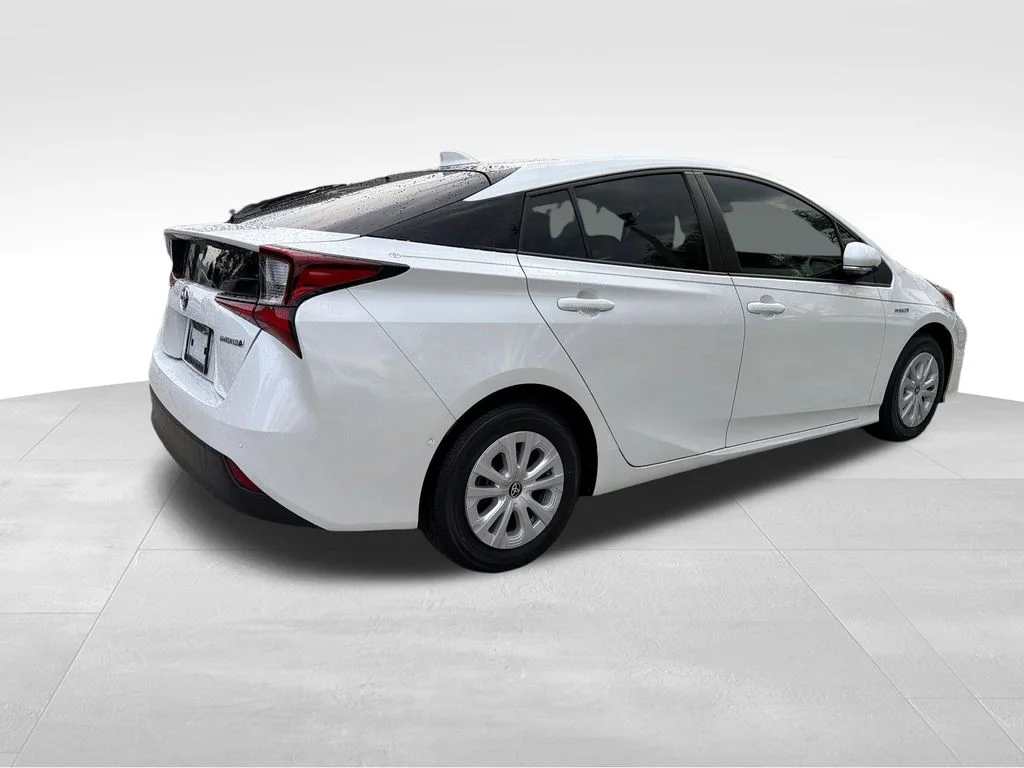 2021 Toyota Prius LE - Photo 7