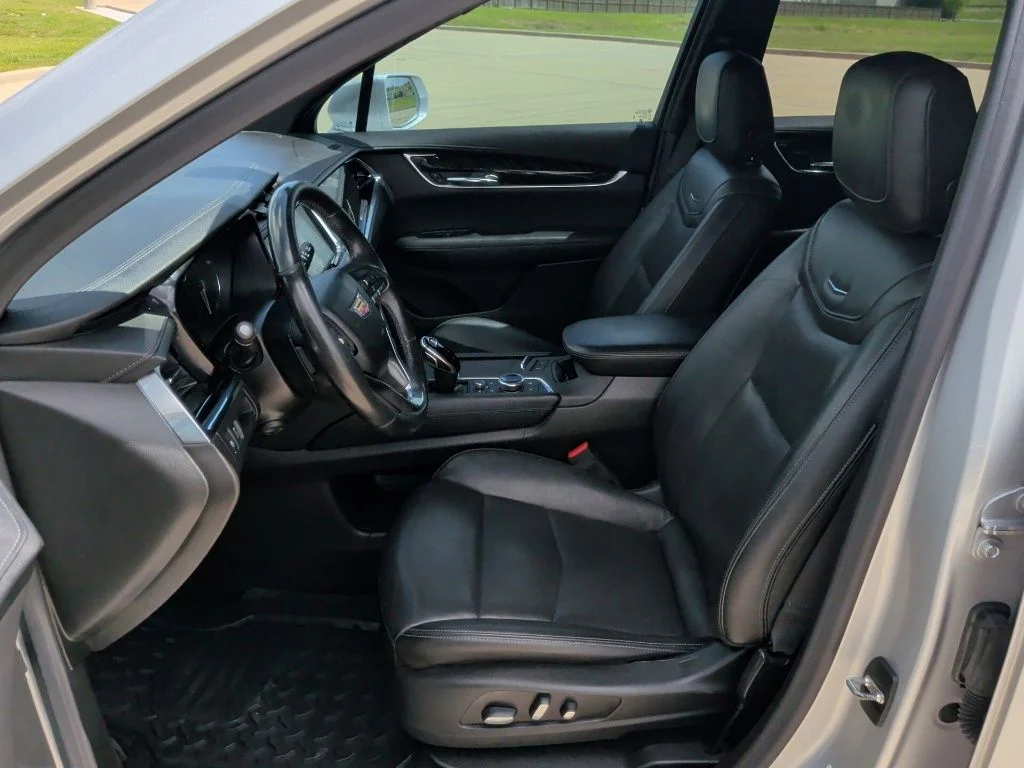 Used 2020 Silver Cadillac Premium Luxury image 13