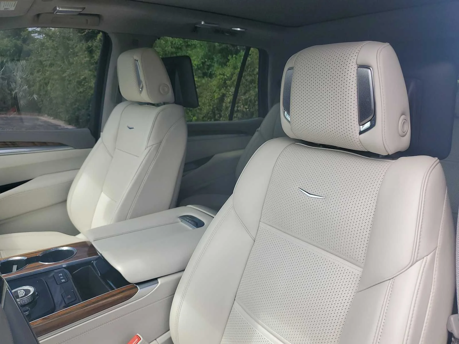 Used 2025 Crystal White Tricoat Cadillac Sport Platinum image 15