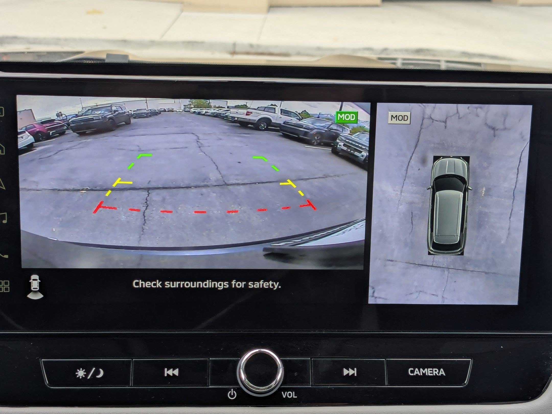 Used 2025 Silver Mitsubishi SE image 23