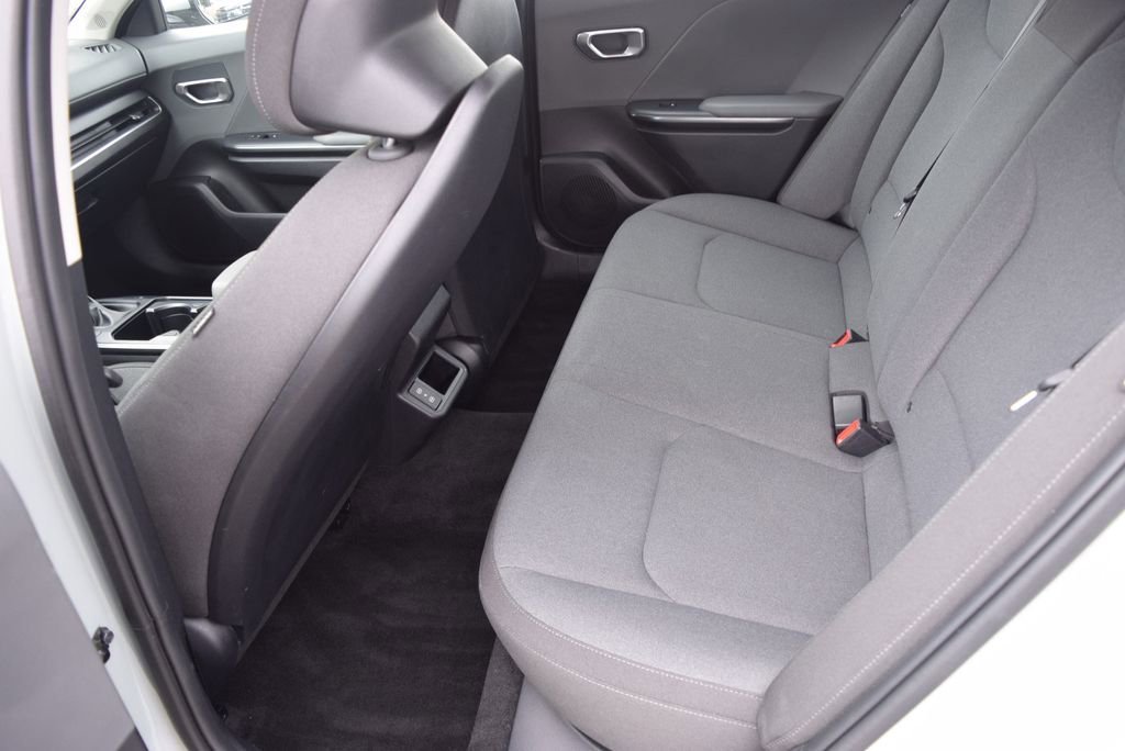 2025 Kia K4 LXS - Photo 13