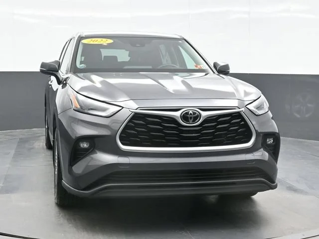 2022 Toyota Highlander LE - Photo 6