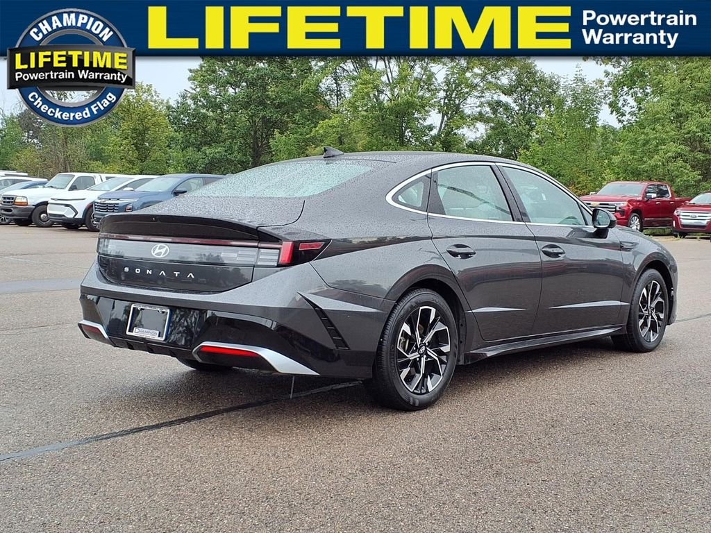 Used 2025 Gray Hyundai SEL image 5